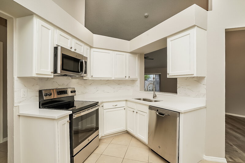 2,355/Mo, 1208 Rinkfield Pl Brandon, FL 33511 Kitchen View 2