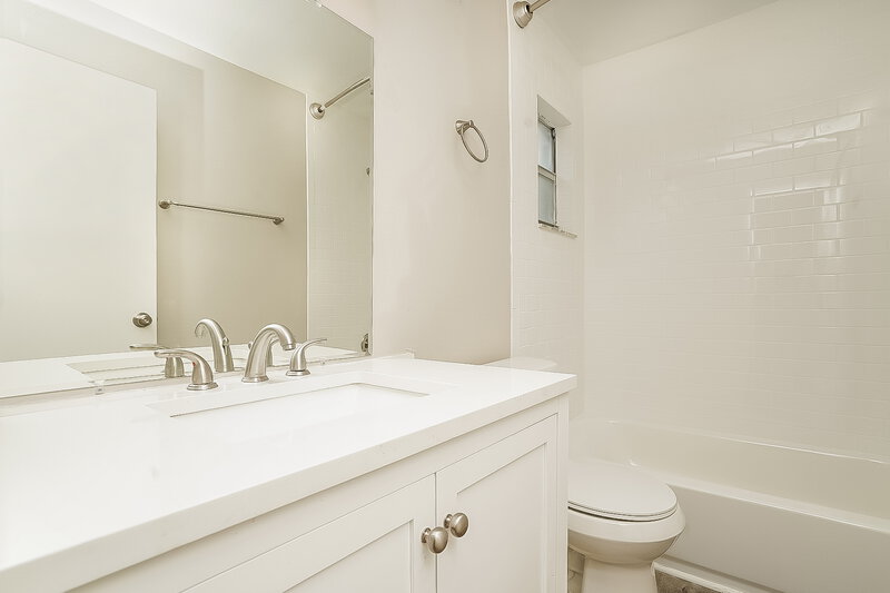 2,355/Mo, 1208 Rinkfield Pl Brandon, FL 33511 Main Bathroom View