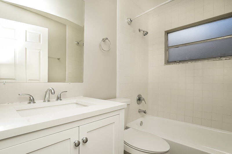 2,355/Mo, 1208 Rinkfield Pl Brandon, FL 33511 Bathroom View