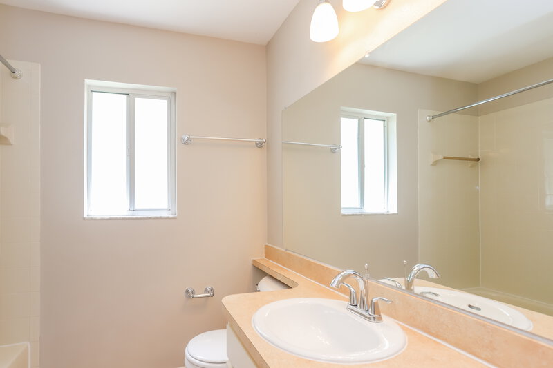 2,190/Mo, 1408 Windjammer Pl Valrico, FL 33594 Bathroom View