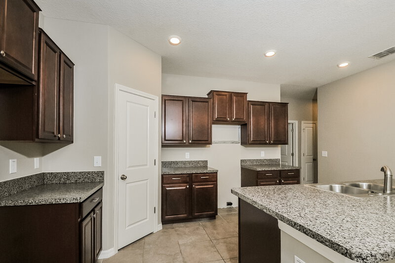 4,030/Mo, 6714 Trent Creek Dr Ruskin, FL 33573 Kitchen View 2