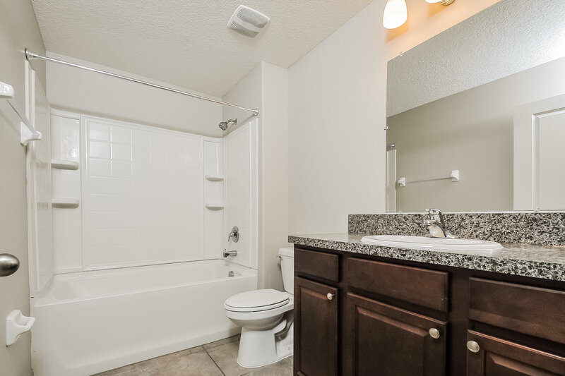 4,030/Mo, 6714 Trent Creek Dr Ruskin, FL 33573 Bathroom View