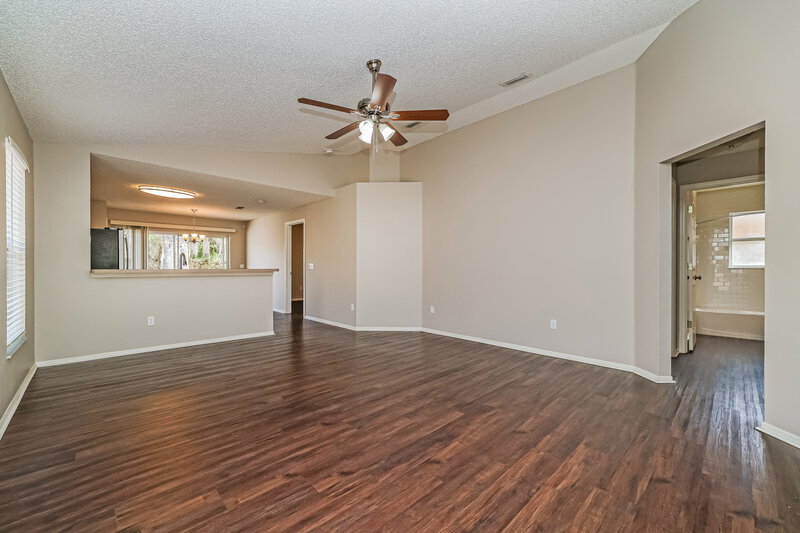 2,195/Mo, 8730 Morrison Oaks Ct Temple Terrace, FL 33637 Living Room View 2