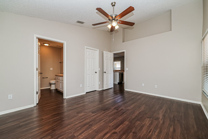 2,195/Mo, 8730 Morrison Oaks Ct Temple Terrace, FL 33637 Main Bedroom View 2