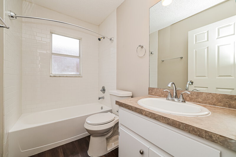 2,195/Mo, 8730 Morrison Oaks Ct Temple Terrace, FL 33637 Bathroom View
