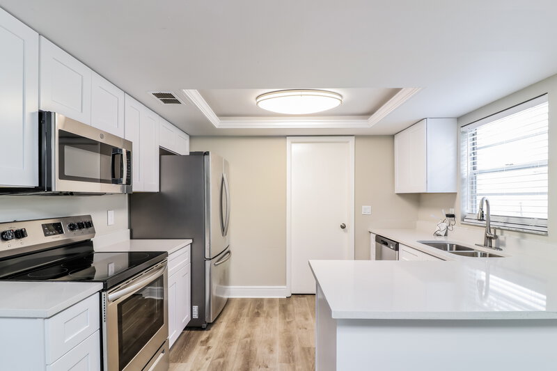 2,350/Mo, 12507 Mondragon Dr Tampa, FL 33625 Kitchen View