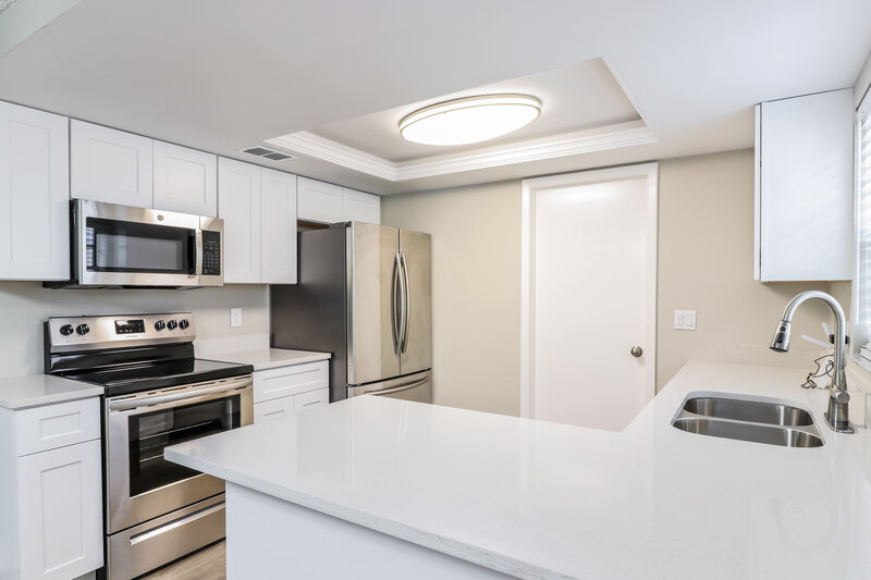 2,350/Mo, 12507 Mondragon Dr Tampa, FL 33625 Kitchen View 2