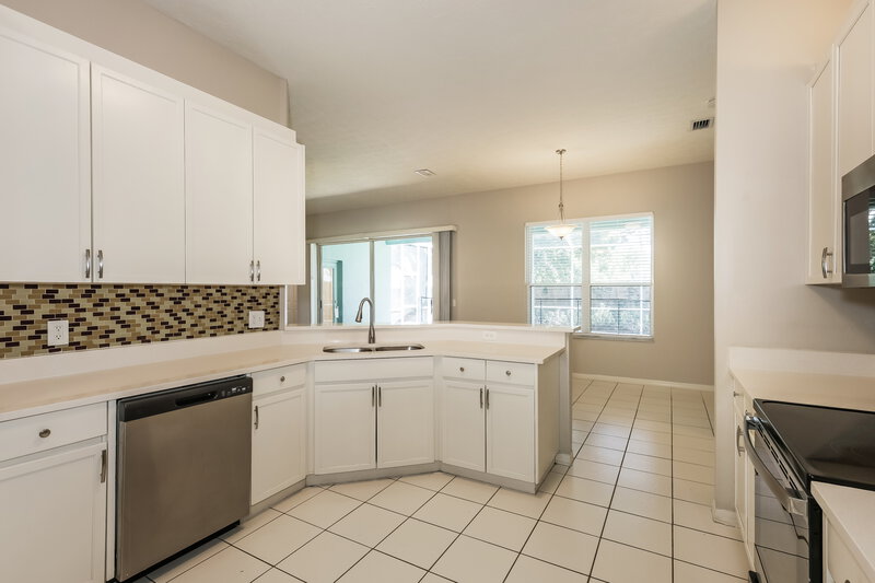2,800/Mo, 2304 Golf Manor Blvd Valrico, FL 33596 Kitchen View