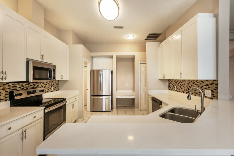 2,800/Mo, 2304 Golf Manor Blvd Valrico, FL 33596 Kitchen View 2