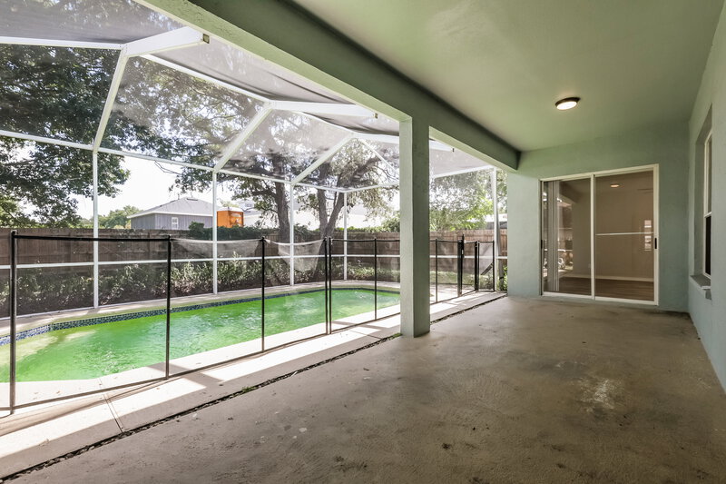2,800/Mo, 2304 Golf Manor Blvd Valrico, FL 33596 Sun Room View