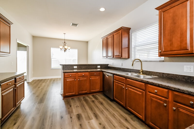 2,615/Mo, 11137 Irish Moss Ave Riverview, FL 33569 Kitchen View 2