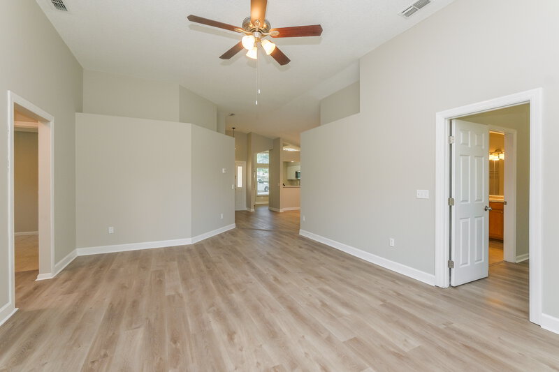 2,215/Mo, 10243 Allenwood Dr Riverview, FL 33569 Living Room View 2