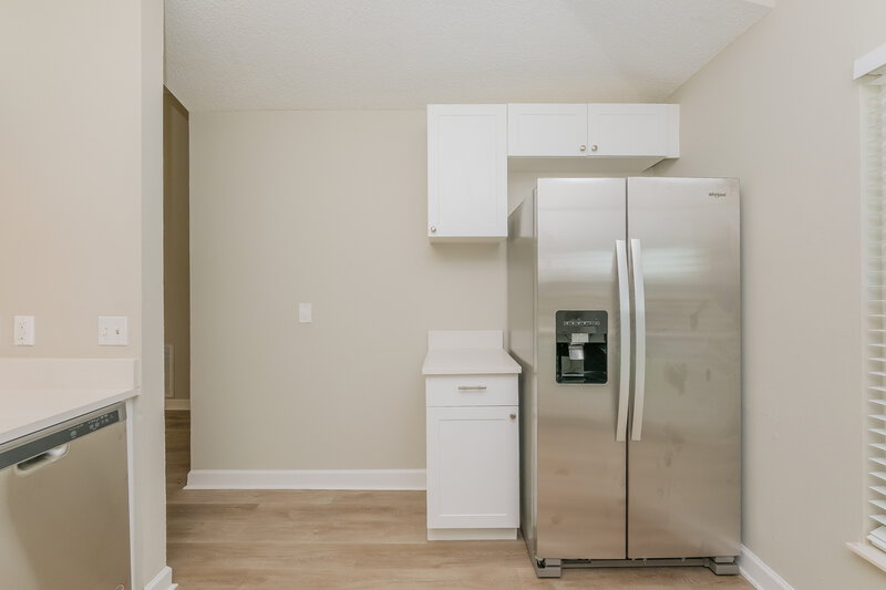 2,215/Mo, 10243 Allenwood Dr Riverview, FL 33569 Kitchen View 2