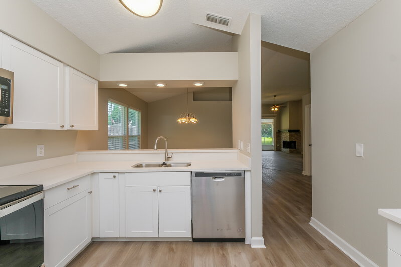 2,215/Mo, 10243 Allenwood Dr Riverview, FL 33569 Kitchen View 3