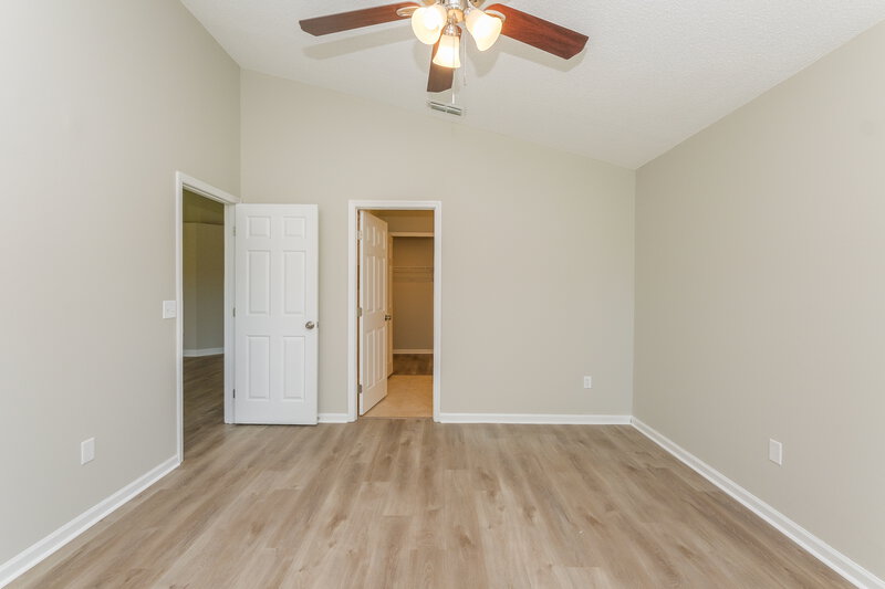 2,215/Mo, 10243 Allenwood Dr Riverview, FL 33569 Main Bedroom View 2