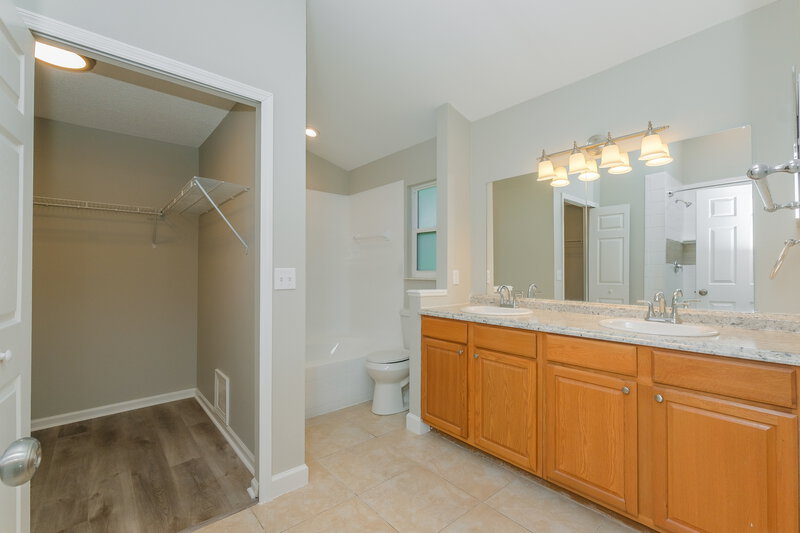 2,215/Mo, 10243 Allenwood Dr Riverview, FL 33569 Main Bathroom View
