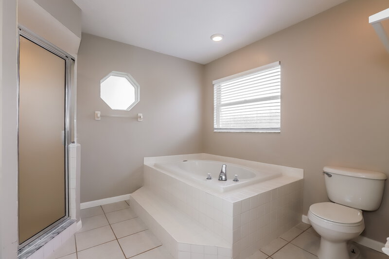 2,365/Mo, 1826 Citrus Orchard Way Valrico, FL 33594 Main Bathroom View 2