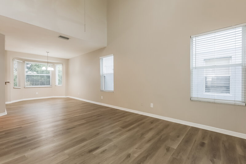 2,180/Mo, 914 Lake Shore Ranch Dr Seffner, FL 33584 Living Room View 2