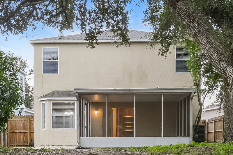 2,180/Mo, 914 Lake Shore Ranch Dr Seffner, FL 33584 Rear View