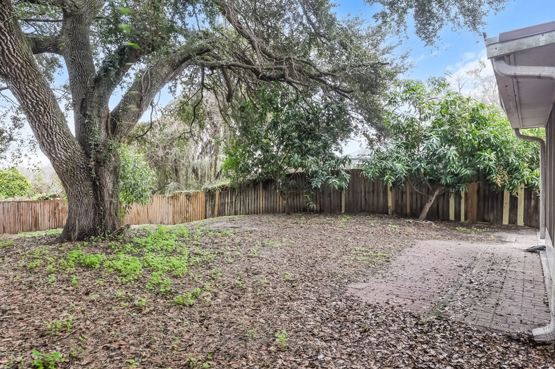 2,180/Mo, 914 Lake Shore Ranch Dr Seffner, FL 33584 Rear View 2