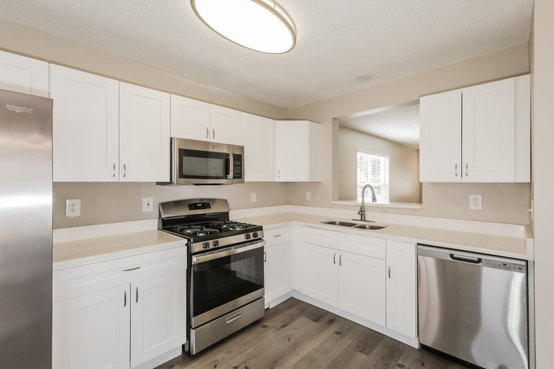 2,140/Mo, 6032 Pointe Pleasant Blvd Wesley Chapel, FL 33545 Kitchen View