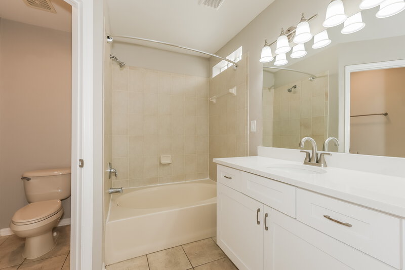 2,140/Mo, 6032 Pointe Pleasant Blvd Wesley Chapel, FL 33545 Main Bathroom View