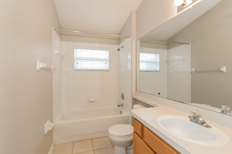 1,895/Mo, 5103 Gato del Sol Cir Wesley Chapel, FL 33544 Bathroom View