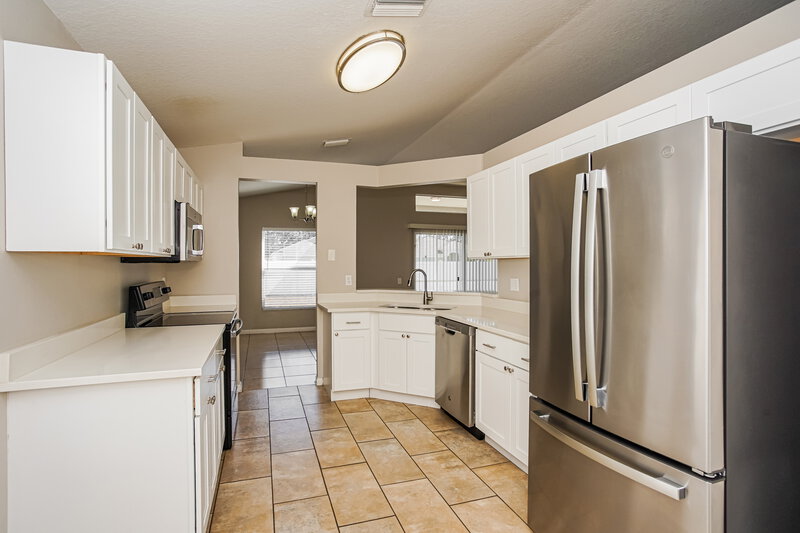 2,265/Mo, 12432 Tree Pointe Ct Riverview, FL 33578 Kitchen View