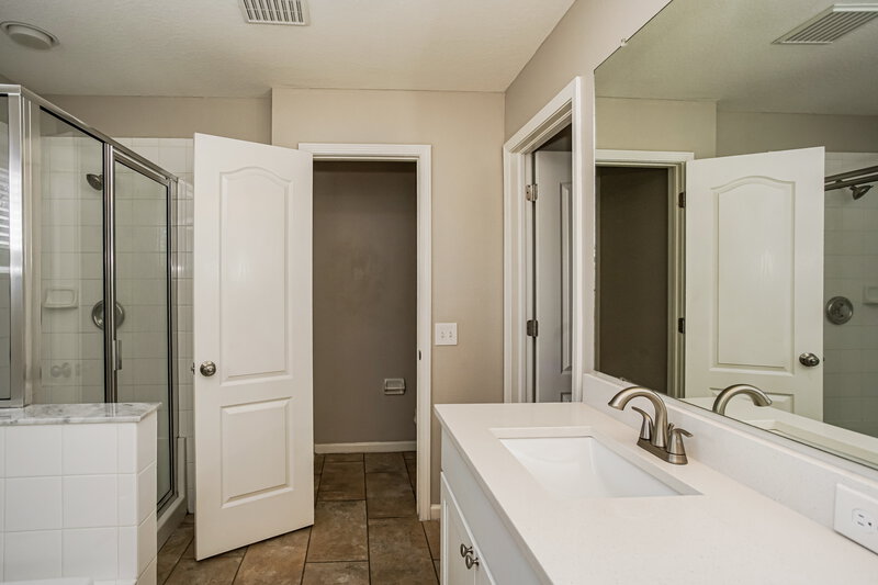2,265/Mo, 12432 Tree Pointe Ct Riverview, FL 33578 Main Bathroom View