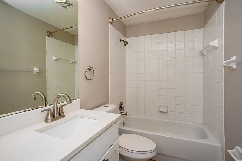 2,265/Mo, 12432 Tree Pointe Ct Riverview, FL 33578 Bathroom View