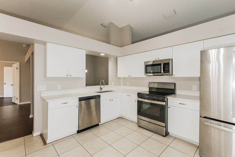 2,150/Mo, 1006 Bloom Hill Ave Valrico, FL 33596 Kitchen View 2