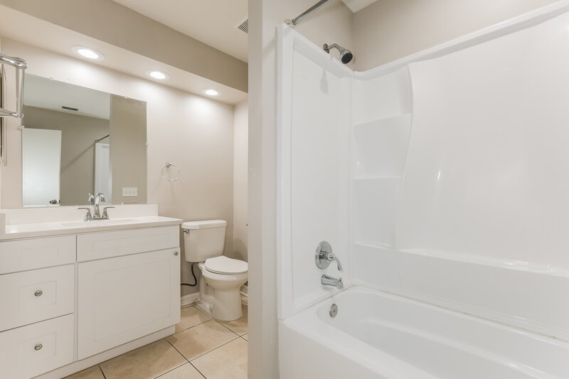 2,150/Mo, 1006 Bloom Hill Ave Valrico, FL 33596 Bathroom View