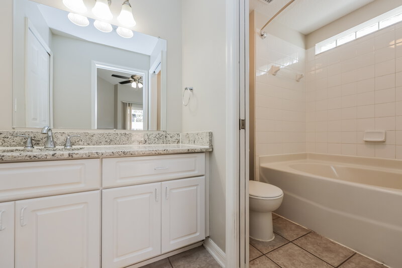 2,105/Mo, 8522 Hawbuck St Trinity, FL 34655 Main Bathroom View