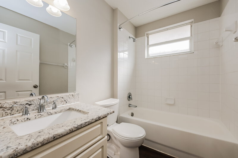2,105/Mo, 8522 Hawbuck St Trinity, FL 34655 Bathroom View