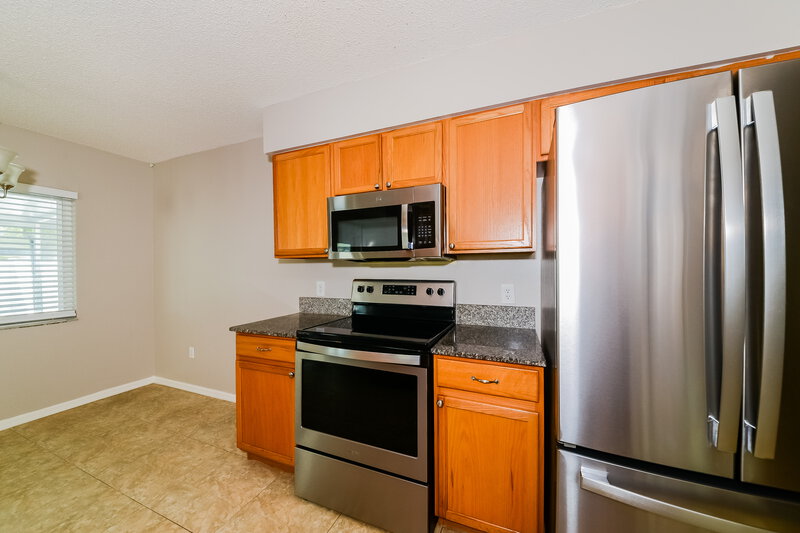 2,365/Mo, 12947 Fennway Ridge Dr Riverview, FL 33579 Kitchen View 2