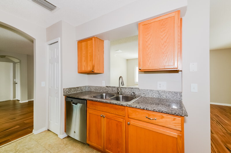 2,365/Mo, 12947 Fennway Ridge Dr Riverview, FL 33579 Kitchen View 3