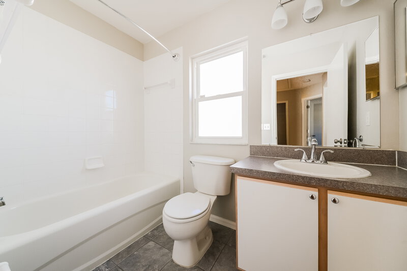 2,365/Mo, 12947 Fennway Ridge Dr Riverview, FL 33579 Bathroom View