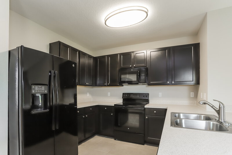 2,160/Mo, 10540 Whispering Hammock Dr Riverview, FL 33578 Kitchen View 2