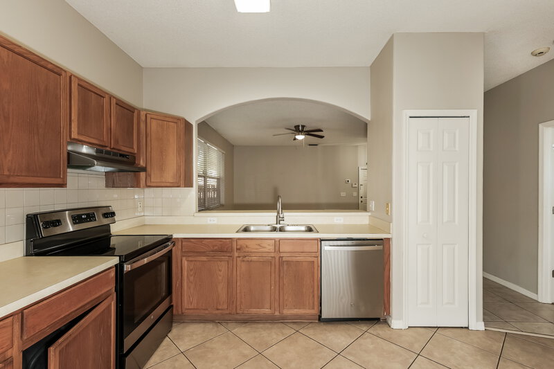2,155/Mo, 11507 Wellman Dr Riverview, FL 33578 Kitchen View
