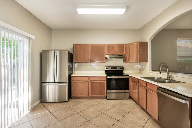 2,155/Mo, 11507 Wellman Dr Riverview, FL 33578 Kitchen View 2