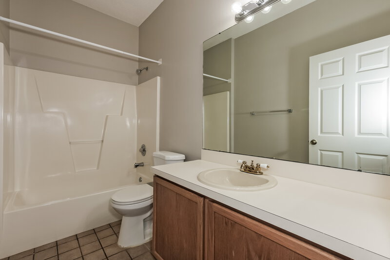 2,155/Mo, 11507 Wellman Dr Riverview, FL 33578 Main Bathroom View