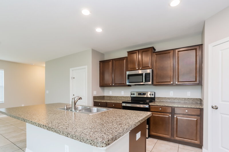 2,305/Mo, 6507 Trent Creek Dr Sun City Center, FL 33573 Kitchen View