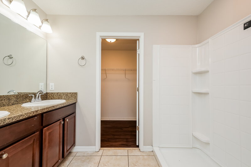 2,320/Mo, 6507 Trent Creek Dr Sun City Center, FL 33573 Main Bathroom View