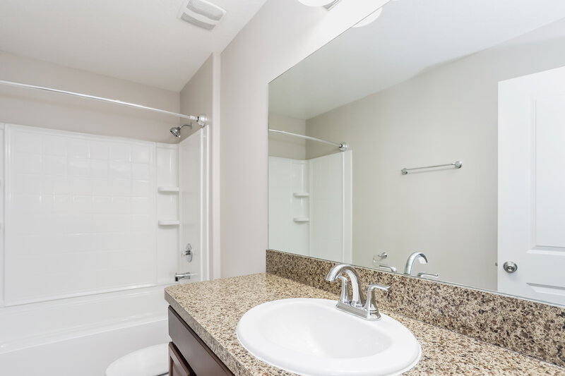 2,305/Mo, 6507 Trent Creek Dr Sun City Center, FL 33573 Bathroom View