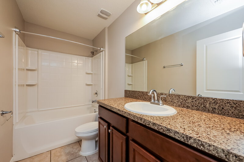 2,320/Mo, 6507 Trent Creek Dr Sun City Center, FL 33573 Bathroom View