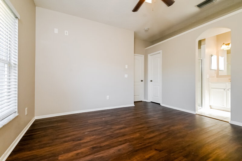 1,800/Mo, 7601 Devonbridge Garden Way Apollo Beach, FL 33572 Main Bedroom View 2