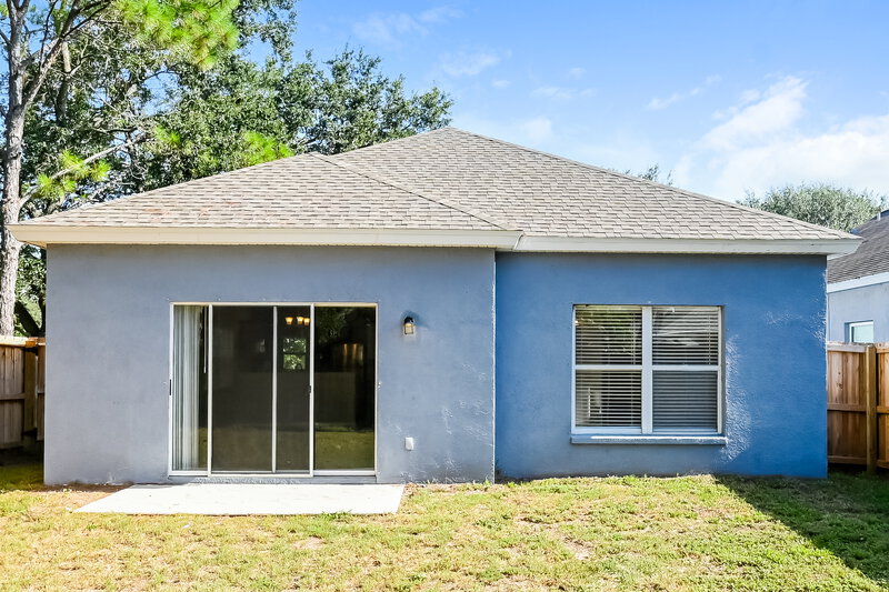 1,800/Mo, 7601 Devonbridge Garden Way Apollo Beach, FL 33572 Rear View