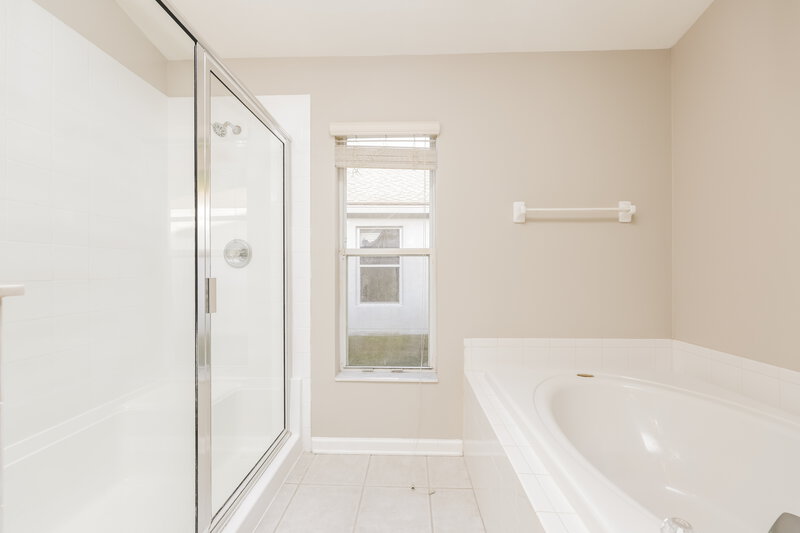 1,940/Mo, 25150 Lexington Oaks Blvd Wesley Chapel, FL 33544 Main Bathroom View