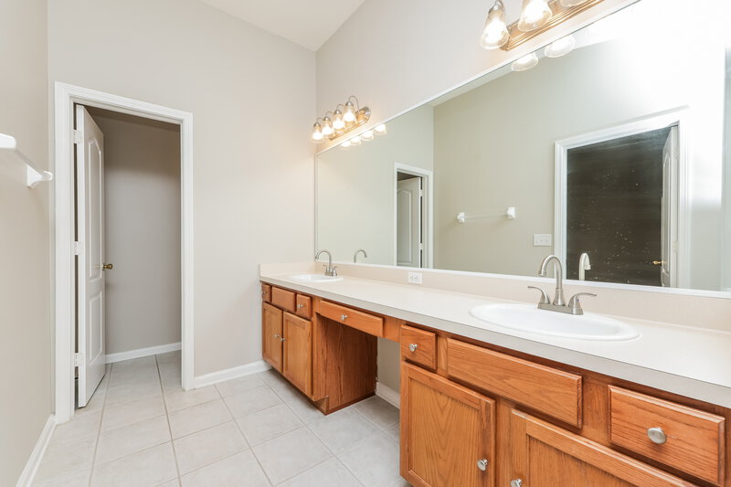 1,940/Mo, 25150 Lexington Oaks Blvd Wesley Chapel, FL 33544 Main Bathroom View 2