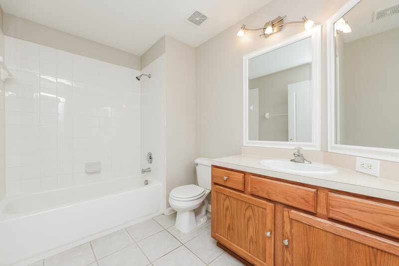 1,940/Mo, 25150 Lexington Oaks Blvd Wesley Chapel, FL 33544 Bathroom View